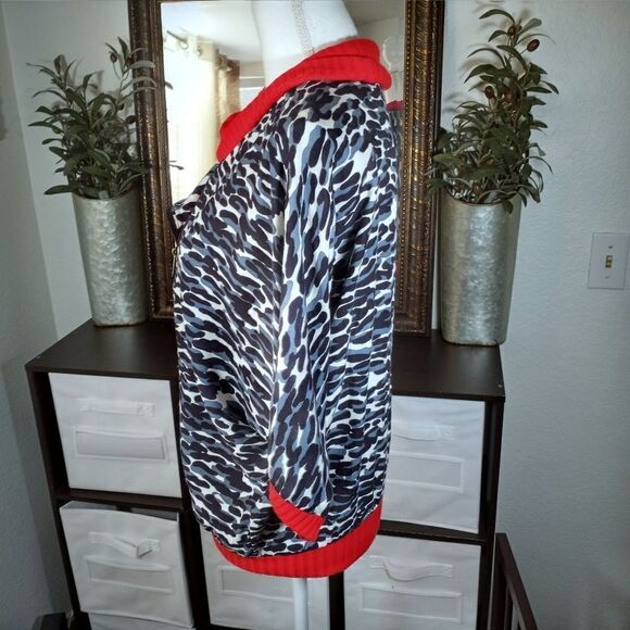 FASHION BLACK & GRAY LEOPARD PRINT JACKET W RED TURTLENECK DICKI EUC - Picture 2 of 5